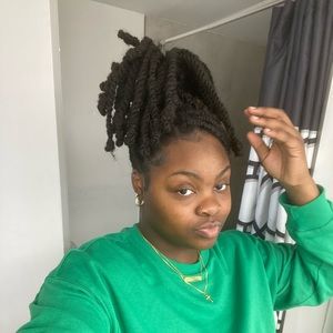 Meet your Posher, Angela